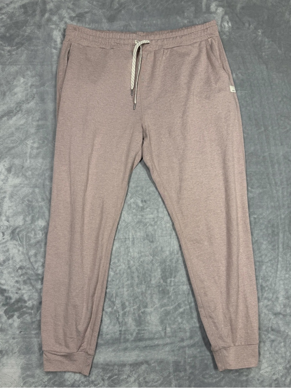 Vuori Performance Joggers in Heathered Mauve